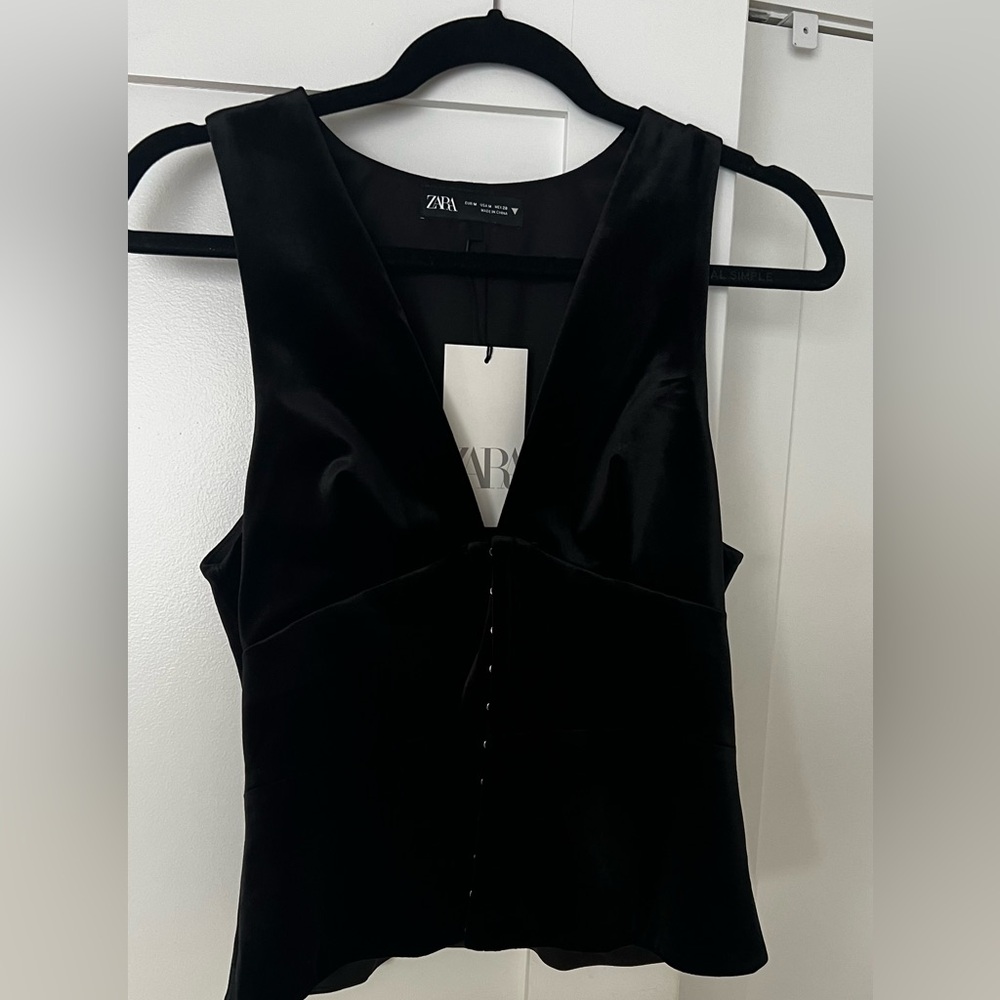Zara black top, new (m)